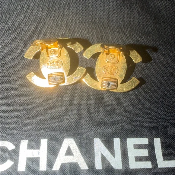 Authentic Vintage 24K Gold Plated Chanel CC Turnlock Clip on Earrings 1996 - Picture 7 of 10